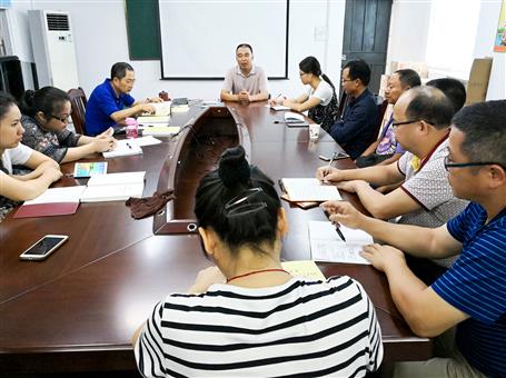 二公司党支部组织党员认真学习 《习近平新时代中国特色社会主义思想三十讲》